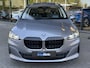 BMW 2-Serie Active Tourer 225e xDrive | Pano | Luxery | HUD | Innovation pack | Live cockpit pro | Driving Assistant Plus -Cruise control adaptief met stop&go, file assistent-grootlichtassistent-rijstrooksensor- Interesse in een bezichtiging of proefrit, bel of app met 06-24282842 / 06-42130156