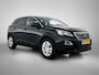 Peugeot 3008 SUV Blue Lease Executive 130pk | Navigatie | Climate Control | Cruise Control | Parkeersensoren v+a | Armsteun | Bluetooth | Apple Carplay / Android Auto | Draadloze telefoonlader | Regensensor | Donker getint glas | Afneembare trekhaak | Lage kilometerstand | 17" lichtmetalen velgen |