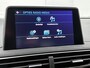 Peugeot 3008 SUV Blue Lease Executive 130pk | Navigatie | Climate Control | Cruise Control | Parkeersensoren v+a | Armsteun | Bluetooth | Apple Carplay / Android Auto | Draadloze telefoonlader | Regensensor | Donker getint glas | Afneembare trekhaak | Lage kilometerstand | 17" lichtmetalen velgen |