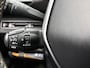 Peugeot 3008 SUV Blue Lease Executive 130pk | Navigatie | Climate Control | Cruise Control | Parkeersensoren v+a | Armsteun | Bluetooth | Apple Carplay / Android Auto | Draadloze telefoonlader | Regensensor | Donker getint glas | Afneembare trekhaak | Lage kilometerstand | 17" lichtmetalen velgen |
