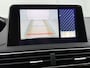 Peugeot 3008 SUV Blue Lease Executive 130pk | Navigatie | Climate Control | Cruise Control | Parkeersensoren v+a | Armsteun | Bluetooth | Apple Carplay / Android Auto | Draadloze telefoonlader | Regensensor | Donker getint glas | Afneembare trekhaak | Lage kilometerstand | 17" lichtmetalen velgen |