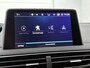 Peugeot 3008 SUV Blue Lease Executive 130pk | Navigatie | Climate Control | Cruise Control | Parkeersensoren v+a | Armsteun | Bluetooth | Apple Carplay / Android Auto | Draadloze telefoonlader | Regensensor | Donker getint glas | Afneembare trekhaak | Lage kilometerstand | 17" lichtmetalen velgen |