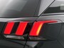 Peugeot 3008 SUV Blue Lease Executive 130pk | Navigatie | Climate Control | Cruise Control | Parkeersensoren v+a | Armsteun | Bluetooth | Apple Carplay / Android Auto | Draadloze telefoonlader | Regensensor | Donker getint glas | Afneembare trekhaak | Lage kilometerstand | 17" lichtmetalen velgen |