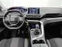 Peugeot 3008 SUV Blue Lease Executive 130pk | Navigatie | Climate Control | Cruise Control | Parkeersensoren v+a | Armsteun | Bluetooth | Apple Carplay / Android Auto | Draadloze telefoonlader | Regensensor | Donker getint glas | Afneembare trekhaak | Lage kilometerstand | 17" lichtmetalen velgen |