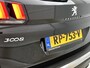 Peugeot 3008 SUV Blue Lease Executive 130pk | Navigatie | Climate Control | Cruise Control | Parkeersensoren v+a | Armsteun | Bluetooth | Apple Carplay / Android Auto | Draadloze telefoonlader | Regensensor | Donker getint glas | Afneembare trekhaak | Lage kilometerstand | 17" lichtmetalen velgen |