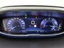 Peugeot 3008 SUV Blue Lease Executive 130pk | Navigatie | Climate Control | Cruise Control | Parkeersensoren v+a | Armsteun | Bluetooth | Apple Carplay / Android Auto | Draadloze telefoonlader | Regensensor | Donker getint glas | Afneembare trekhaak | Lage kilometerstand | 17" lichtmetalen velgen |