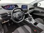Peugeot 3008 SUV Blue Lease Executive 130pk | Navigatie | Climate Control | Cruise Control | Parkeersensoren v+a | Armsteun | Bluetooth | Apple Carplay / Android Auto | Draadloze telefoonlader | Regensensor | Donker getint glas | Afneembare trekhaak | Lage kilometerstand | 17" lichtmetalen velgen |