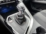 Peugeot 3008 SUV Blue Lease Executive 130pk | Navigatie | Climate Control | Cruise Control | Parkeersensoren v+a | Armsteun | Bluetooth | Apple Carplay / Android Auto | Draadloze telefoonlader | Regensensor | Donker getint glas | Afneembare trekhaak | Lage kilometerstand | 17" lichtmetalen velgen |