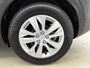 Peugeot 3008 SUV Blue Lease Executive 130pk | Navigatie | Climate Control | Cruise Control | Parkeersensoren v+a | Armsteun | Bluetooth | Apple Carplay / Android Auto | Draadloze telefoonlader | Regensensor | Donker getint glas | Afneembare trekhaak | Lage kilometerstand | 17" lichtmetalen velgen |