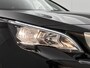 Peugeot 3008 SUV Blue Lease Executive 130pk | Navigatie | Climate Control | Cruise Control | Parkeersensoren v+a | Armsteun | Bluetooth | Apple Carplay / Android Auto | Draadloze telefoonlader | Regensensor | Donker getint glas | Afneembare trekhaak | Lage kilometerstand | 17" lichtmetalen velgen |