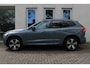 Volvo XC60 T8 Plug-in hybrid AWD Plus Dark | Semi-Electrische Wegklapbare Trekhaak | Longe Range | Google Infotainment | Harman Kardon Premium Audio | Parkeersensoren voor + achter | Parkeercamera | Stoelverwarming | Stuurwielverwarming |