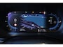 Volvo XC60 T8 Plug-in hybrid AWD Plus Dark | Semi-Electrische Wegklapbare Trekhaak | Longe Range | Google Infotainment | Harman Kardon Premium Audio | Parkeersensoren voor + achter | Parkeercamera | Stoelverwarming | Stuurwielverwarming |