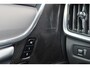 Volvo V90 T4 R-Design Business Sport - IntelliSafe Assist & Surround - Harman Kardon audio - DAB - Keyless - Elektr. verstelbare voorstoelen met geheugen - Apple® CarPlay - Android Auto - Navigatiesysteem - Elektr. bedienbare achterklep - Stoelverwarming voor & achter - Stuurwielverwarming - Standkachel - Parkeersensoren voor & achter - Lederlook dashboard - Cross Traffic Alert - CD speler - 18 inch LMV