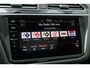 Volkswagen Tiguan 1.4 TSI eHybrid 245pk R-Line Business+ | SoH 90% | Panoramadak | Trekhaak | Achteruitrijcamera | Stoelverwarming | Head-up Display | Black Style