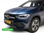 Mercedes-Benz GLA 250 e Luxury Line | Pano | Elec. klep | Elec. Trekhaak | Stoel- stuurverwarming | Adap. Cruise | HUD | Sfeerverlichting | Elec. verstelbare bestuurdersstoel met geheugen, Camera, Navigatie Incl. winterset op 17"LMV