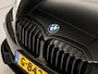 BMW 1-Serie 118i Sport Automaat (APPLE CARPLAY, GROOT NAVI, LEDER, CAMERA, SPORTSTOELEN, SFEERVERLICHTING, CRUISE, NIEUWSTAAT)