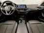 BMW 1-Serie 118i Sport Automaat (APPLE CARPLAY, GROOT NAVI, LEDER, CAMERA, SPORTSTOELEN, SFEERVERLICHTING, CRUISE, NIEUWSTAAT)