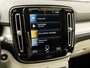 Volvo XC40 1.5 T5 Recharge Inscription 262Pk Automaat (APPLE CARPLAY, GROOT NAVI, LEDER, CAMERA, SPORTSTOELEN, GETINT GLAS, KEYLESS, ELEK ACHTERKLEP, NIEUWSTAAT)