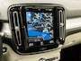 Volvo XC40 1.5 T5 Recharge Inscription 262Pk Automaat (APPLE CARPLAY, GROOT NAVI, LEDER, CAMERA, SPORTSTOELEN, GETINT GLAS, KEYLESS, ELEK ACHTERKLEP, NIEUWSTAAT)