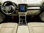 Volvo XC40 1.5 T5 Recharge Inscription 262Pk Automaat (APPLE CARPLAY, GROOT NAVI, LEDER, CAMERA, SPORTSTOELEN, GETINT GLAS, KEYLESS, ELEK ACHTERKLEP, NIEUWSTAAT)