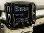 Volvo XC40 1.5 T5 Recharge Inscription 262Pk Automaat (APPLE CARPLAY, GROOT NAVI, LEDER, CAMERA, SPORTSTOELEN, GETINT GLAS, KEYLESS, ELEK ACHTERKLEP, NIEUWSTAAT)