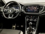 Volkswagen T-Roc 1.0 TSI Sport (VIRTUAL COCKPIT, APPLE CARPLAY, GROOT NAVI, CAMERA, ZWART HEMEL, SPORTSTOELEN, LED KOPLAMPEN, ADAPTIVE CRUISE, GETINT GLAS, NIEUWSTAAT)