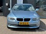 BMW 3-Serie Coupé 320i Corporate Lease/2E EIG/6-BAK/CARPLAY/NAVI/NETTE STATT!!