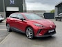 MG MG4 Electric Luxury 64 kWh SOH 97% | 7.000KM! |360 CAMERA| 7 JAAR MG GARANTIE T/M 04-2031| ELEK. STOEL| DODE HOEK SENSOR| STOEL + STUURVERWARMING| ADAPTIVE CRUISE CONTROL