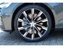 Volvo V60 2.0 T6 Plug-in hybrid AWD Plus Dark Nappa Leder met ventilatie | 20 inch Lichtmetalen velgen | Head-up Display | Harman Kardon audio | Panoramadak | 360 graden camera | Alarm klasse 3 | Bagageruimtemat | Adaptieve Cruise Control | BLIS Dodehoekdetectie
