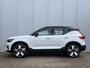 Volvo EX40 Single Motor Extended Range Plus Europa 82 kWh | Panoramadak | Microtech/Nubuck bekleding Charcoal | Harman Kardon audio | 20" Lichtmetalen velgen | Elektrisch verstelbare voorstoelen | Climate Pack
