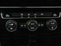 Volkswagen Golf 1.5 TSI Highline | Carplay | Full LED | Trekhaak | Camera | Adaptive cruise | Navigatie | Parkeerhulp | Virtual Cockpit | Climate control | Bluetooth | Getint glas