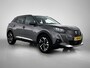 Peugeot 2008 SUV Allure Pack 130pk Automaat | Navigatie via Apple Carplay / Android Auto | Achteruitrijcamera | 3D Cockpit | Climate Control | Adaptieve Cruise Control | Led koplampen | Parkeersensoren | Verwarmde voorruit | Keyless start | Bluetooth | DAB+ radio | Donker getint glas | Trekhaak | 17" lichtmetalen velgen |