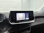 Peugeot 2008 SUV Allure Pack 130pk Automaat | Navigatie via Apple Carplay / Android Auto | Achteruitrijcamera | 3D Cockpit | Climate Control | Adaptieve Cruise Control | Led koplampen | Parkeersensoren | Verwarmde voorruit | Keyless start | Bluetooth | DAB+ radio | Donker getint glas | Trekhaak | 17" lichtmetalen velgen |