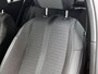 Peugeot 2008 SUV Allure Pack 130pk Automaat | Navigatie via Apple Carplay / Android Auto | Achteruitrijcamera | 3D Cockpit | Climate Control | Adaptieve Cruise Control | Led koplampen | Parkeersensoren | Verwarmde voorruit | Keyless start | Bluetooth | DAB+ radio | Donker getint glas | Trekhaak | 17" lichtmetalen velgen |