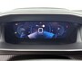 Peugeot 2008 SUV Allure Pack 130pk Automaat | Navigatie via Apple Carplay / Android Auto | Achteruitrijcamera | 3D Cockpit | Climate Control | Adaptieve Cruise Control | Led koplampen | Parkeersensoren | Verwarmde voorruit | Keyless start | Bluetooth | DAB+ radio | Donker getint glas | Trekhaak | 17" lichtmetalen velgen |