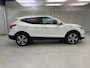 Nissan Qashqai 1.3 DIG-T N-Connecta / Nederlandse Auto / Dealer Onderhouden / Trekhaak 1300 KG / Panoramadak / Navigatie / 360 Graden Camera / Parkeersensoren Voor + Achter / Climate Control / Cruise Control /