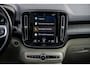 Volvo XC40 1.5 T3 Inscription | Trekhaak | Panoramadak | Elektrisch bedienbare stoelen | Adaptieve cruise control | BLIS | 360 Camera | Stoel-achterbank-stuurwiel- en parkeerverwarming | Harman Kardon audio |