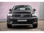 Volvo XC40 1.5 T3 Inscription | Trekhaak | Panoramadak | Elektrisch bedienbare stoelen | Adaptieve cruise control | BLIS | 360 Camera | Stoel-achterbank-stuurwiel- en parkeerverwarming | Harman Kardon audio |