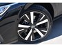 Volkswagen Golf Life Edition eHybrid | 'App-Connect' draadloze smartphone integratie | Achterbank in ongelijke delen neerklapbaar incl. middenarmsteun en doorlaadmogelijkheid | Afstandscontrolesysteem (Front Assist)