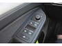 Volkswagen Golf Life Edition eHybrid | 'App-Connect' draadloze smartphone integratie | Achterbank in ongelijke delen neerklapbaar incl. middenarmsteun en doorlaadmogelijkheid | Afstandscontrolesysteem (Front Assist)