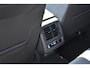 Volkswagen Golf Life Edition eHybrid | 'App-Connect' draadloze smartphone integratie | Achterbank in ongelijke delen neerklapbaar incl. middenarmsteun en doorlaadmogelijkheid | Afstandscontrolesysteem (Front Assist)