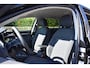 Volkswagen Golf Life Edition eHybrid | 'App-Connect' draadloze smartphone integratie | Achterbank in ongelijke delen neerklapbaar incl. middenarmsteun en doorlaadmogelijkheid | Afstandscontrolesysteem (Front Assist)