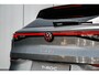 Volkswagen T-Roc R-Line First Edition | 'App-Connect' draadloze smartphone integratie | 30,5 cm display met 2D en 3D weergave | Automatische afstandsregeling (Adaptive Cruise Control)