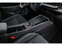 Volkswagen T-Roc R-Line First Edition | 'App-Connect' draadloze smartphone integratie | 30,5 cm display met 2D en 3D weergave | Automatische afstandsregeling (Adaptive Cruise Control)