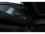 Volkswagen T-Roc R-Line First Edition | 'App-Connect' draadloze smartphone integratie | 30,5 cm display met 2D en 3D weergave | Automatische afstandsregeling (Adaptive Cruise Control)
