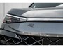 Volkswagen T-Roc R-Line First Edition | 'App-Connect' draadloze smartphone integratie | 30,5 cm display met 2D en 3D weergave | Automatische afstandsregeling (Adaptive Cruise Control)