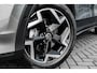 Volkswagen T-Roc R-Line First Edition | 'App-Connect' draadloze smartphone integratie | 30,5 cm display met 2D en 3D weergave | Automatische afstandsregeling (Adaptive Cruise Control)
