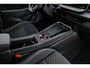Volkswagen T-Roc R-Line First Edition | 'App-Connect' draadloze smartphone integratie | 30,5 cm display met 2D en 3D weergave | Automatische afstandsregeling (Adaptive Cruise Control)