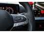 Volkswagen T-Roc R-Line First Edition | 'App-Connect' draadloze smartphone integratie | 30,5 cm display met 2D en 3D weergave | Automatische afstandsregeling (Adaptive Cruise Control)