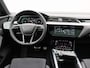 Audi Q8 e-tron 55 quattro S Edition 115 kWh 408 PK | S-line | Automaat | Navigatie | Camera | Panoramadak | Lichtmetalen velgen |